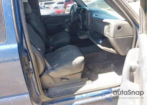 2001 Chevrolet Silverado 1500 z USA, uszkodzony, nr VIN 2GCEC19TX11244924